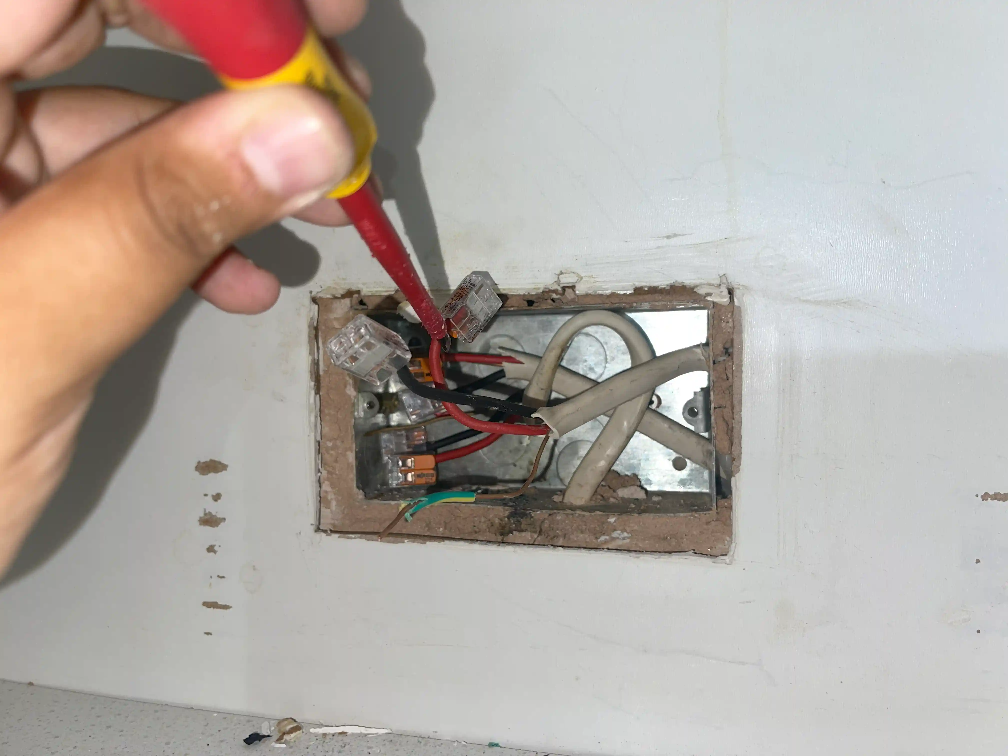 Emergency Electrician 24 hour Bracknell